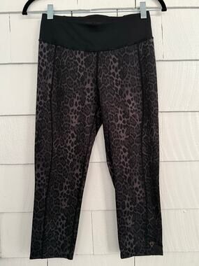 Betsey Johnson Performance Womens Small Animal Print Capri Cropped Leggings Yoga